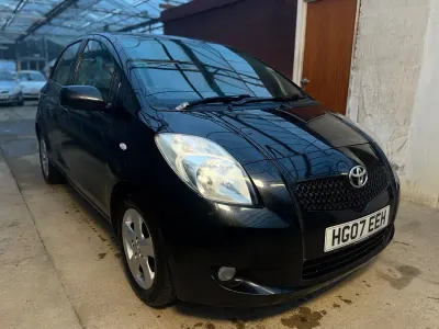 Begagnad Toyota Yaris 85 HK (62 kW) 2007 Svart Halvkombi
