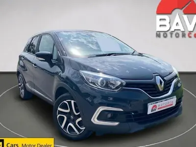 Used Renault Captur Iconic 90 HP (66 kW) 2018 Boston blue with diamond black roof SUV