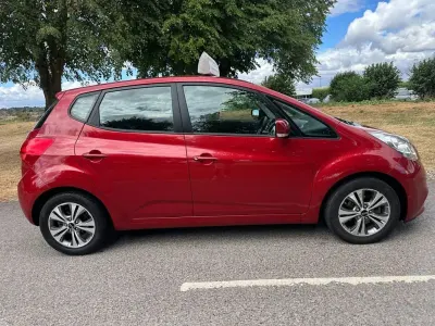 Used Kia Venga 89 HP (65 kW) 2015 Red Hatchback