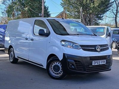 Second-hand Vauxhall Vivaro Edition 100 CP (73 kW) 2019 Alb Monovolum