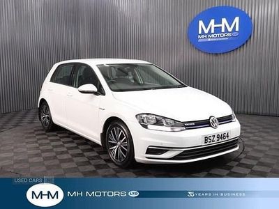 Używany VW Golf VII SE 130 KM (95 kW) 2018 Biały Hatchback