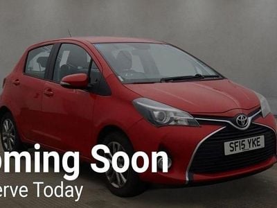 Used Toyota Yaris 99 HP (72 kW) 2015 Red Hatchback