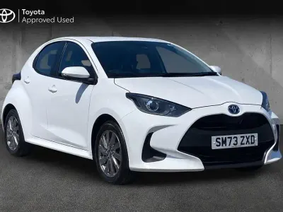 Used Toyota Yaris 114 HP (83 kW) 2024 White Hatchback