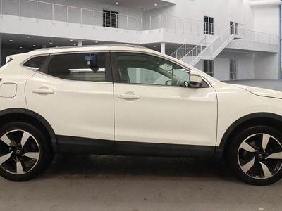 Pure white Used 2017 Nissan Qashqai N-Connecta SUV | £8,775 (Good price)