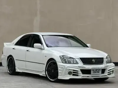 Used Toyota Crown 2004 White Sedan