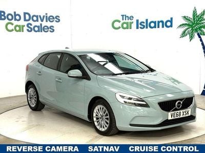 Used Volvo V40 Momentum 120 HP (88 kW) 2019 Blue Hatchback