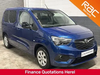 Usado Vauxhall Combo 2022 Azul Monovolume