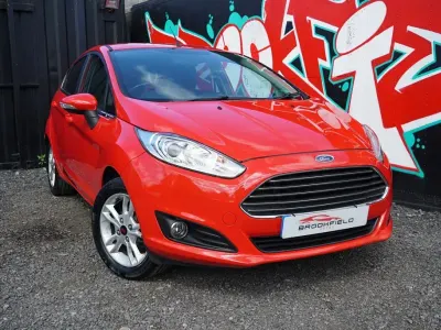 Used Ford Fiesta Zetec 100 HP (73 kW) 2015 Red Hatchback
