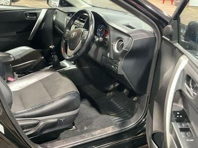 Used Toyota Auris 90 HP (66 kW) 2014 Black Hatchback
