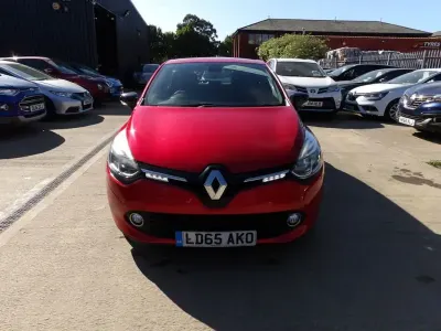Used Renault Clio Dynamique 90 HP (66 kW) 2015 Red Hatchback