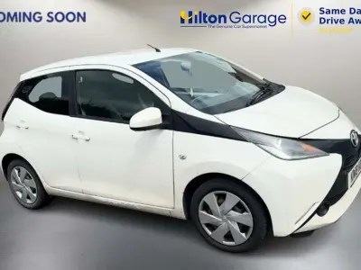 Begagnad Toyota Aygo X-play 2018 Vit Halvkombi