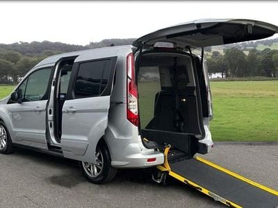 Used Ford Tourneo Titanium 120 HP (88 kW) 2021