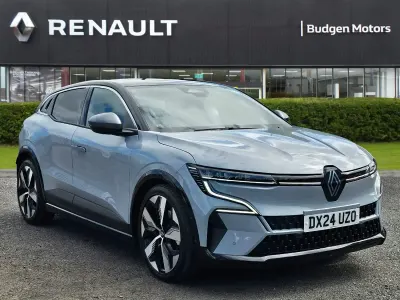 Begagnad Renault Megane E-Tech Techno 160 kW (218 HK) 2024 Grå Halvkombi