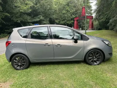 Used Vauxhall Meriva 110 HP (80 kW) 2015 Brown MPV