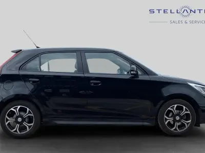 Begagnad MG MG3 Exclusive 105 HK (77 kW) 2021 Svart Halvkombi