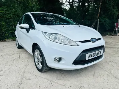 Used Ford Fiesta Zetec 82 HP (60 kW) 2011 White Hatchback