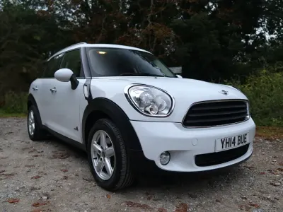 Used Mini Cooper D 2014 White Hatchback