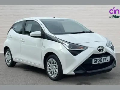 Gebraucht Toyota Aygo X-play 72 PS (52 kW) 2020 Weiß Kleinwagen