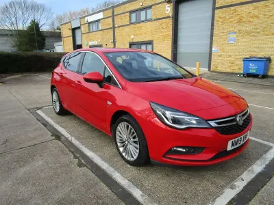 Used Vauxhall Astra Elite 105 HP (77 kW) 2019 Red Hatchback
