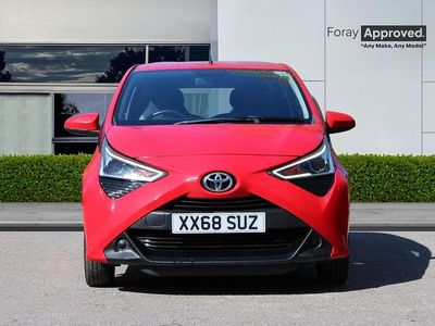 Used Toyota Aygo X-play 72 HP (52 kW) 2019 Red Hatchback
