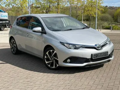 Used Toyota Auris Design 116 HP (85 kW) 2015 Silver Hatchback