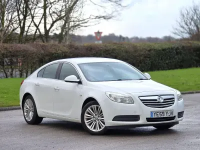 Used Vauxhall Insignia 2010 White Hatchback