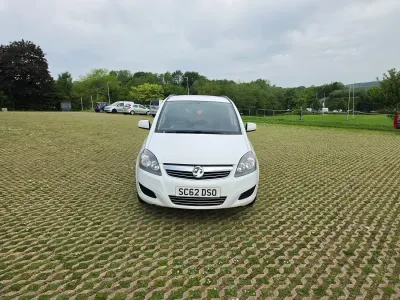 Used Vauxhall Zafira 2013 White MPV