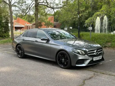 Usado Mercedes E220 AMG line 2017 Cinzento Sedan