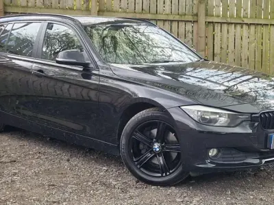 Usado BMW 320 Comfort Edition 2014 Negro Familiar