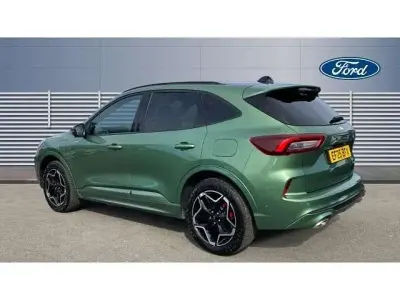 Usado Ford Kuga ST-Line X 243 HP (178 kW) 2025 Verde SUV