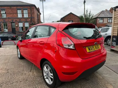 Used Ford Fiesta Zetec 75 HP (55 kW) 2015 Red Hatchback