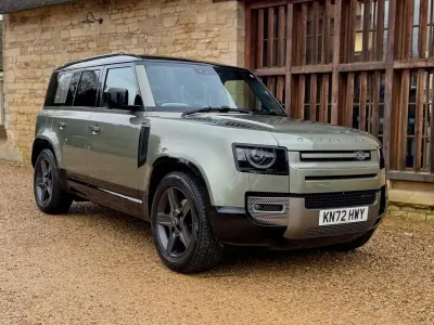 Używany Land Rover Defender SE Dynamic 250 KM (183 kW) 2022 Zielony SUV