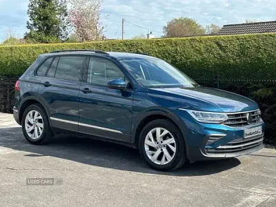 Begagnad VW Tiguan Life 150 HK (110 kW) 2022 Blå SUV