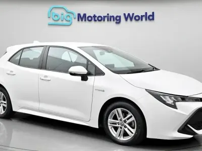Used Toyota Corolla 122 HP (89 kW) 2022 White Hatchback