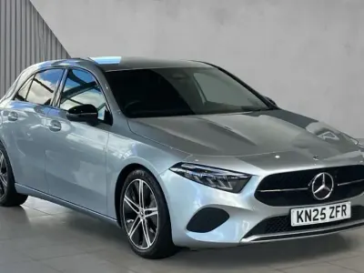 Usado Mercedes A180 Sport Edition 136 HP (100 kW) 2025 Prateado