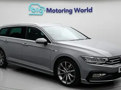 Begagnad VW Passat R-line 150 HK (110 kW) 2023 Grå Kombi