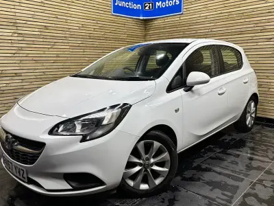 Used Vauxhall Corsa 75 HP (55 kW) 2017 White Hatchback