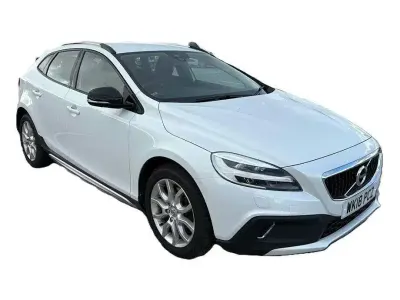 Begagnad Volvo V40 Pro 152 HK (111 kW) 2018 Vit Halvkombi
