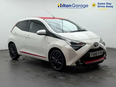 Gebraucht Toyota Aygo x-press 2018 Weiß Kleinwagen