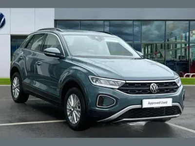 Used VW T-Roc Life 150 HP (110 kW) 2024 Blue SUV