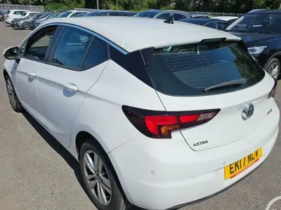 Used Vauxhall Astra 2017 White Hatchback