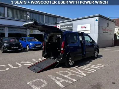 Używany Peugeot Rifter 131 KM (96 kW) 2021 Niebieski Minivan