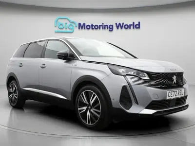 Usado Peugeot 5008 Premium 130 HP (95 kW) 2022 Cinzento SUV