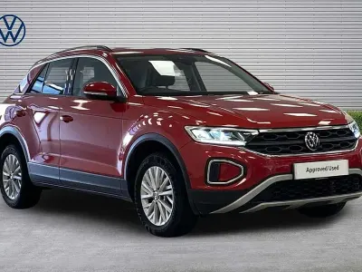 Used VW T-Roc Life 150 HP (110 kW) 2023 Red SUV