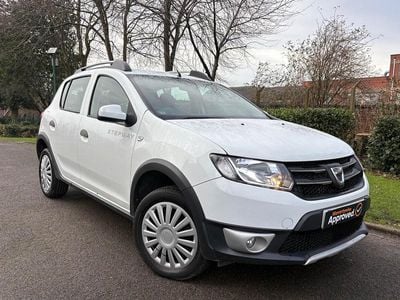 White Used 2014 Dacia Sandero Lauréate Hatchback | £3,495 (Fair price)