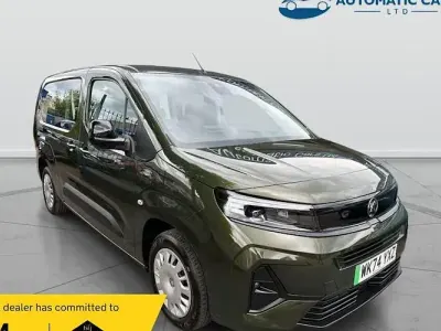 Used Vauxhall Combo Design Edition 100 kW (136 HP) 2025 Green MPV