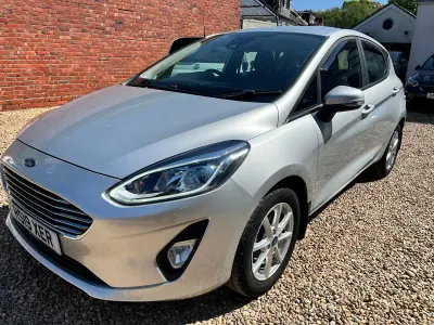 Używany Ford Fiesta Zetec 85 KM (62 kW) 2019 Srebrny Hatchback