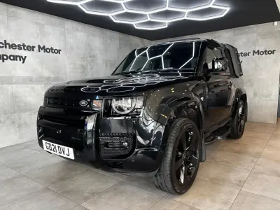 Usado Land Rover Defender HSE Dynamic 300 HP (220 kW) 2021 Preto SUV