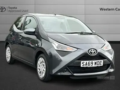 Gebraucht Toyota Aygo X-play 72 PS (52 kW) 2019 Grau Kleinwagen