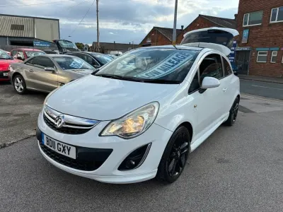 Used Vauxhall Corsa Edition 85 HP (62 kW) 2010 White Hatchback